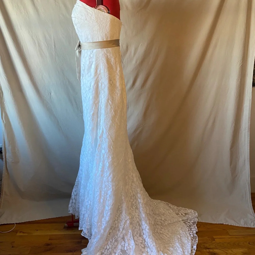 cheap/beautiful preowned wedding dress designed by galina/strapless neckline - Picture 3 of 8